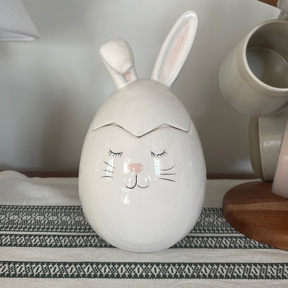 RARE! Egg-Bunny Cannister ๐ฐ - Picture 1 of 4